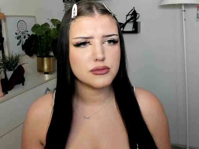 Miabrunette22