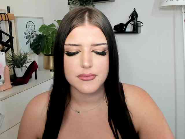 Miabrunette22