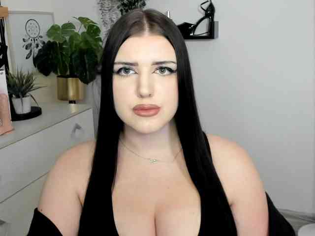 Miabrunette22 webcam