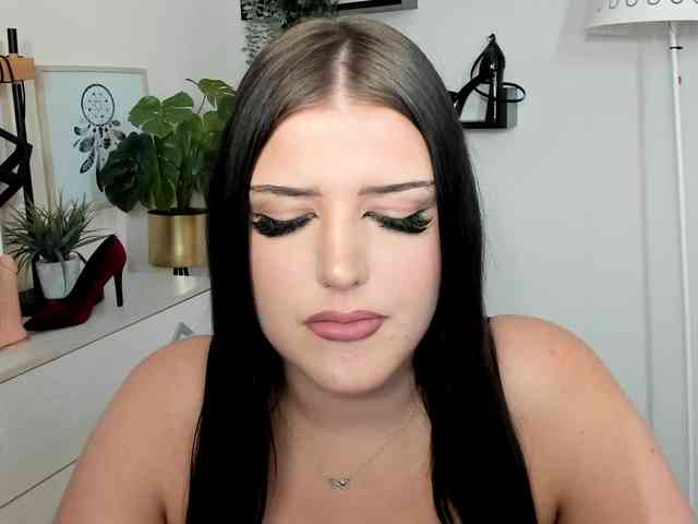 Miabrunette22