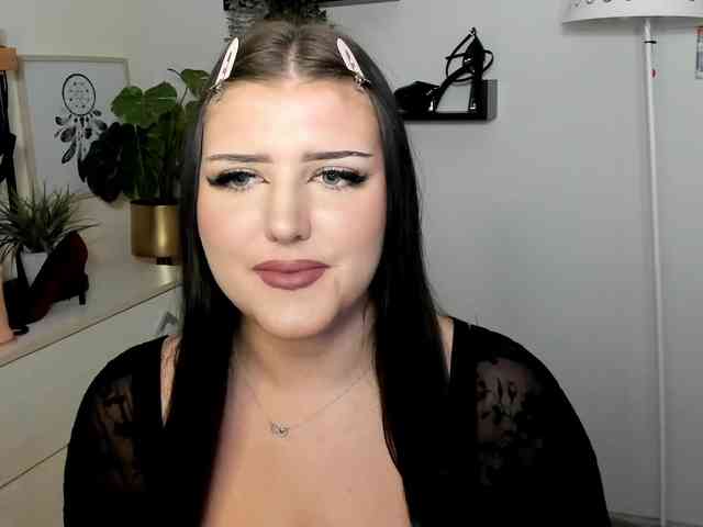 Miabrunette22 webcam