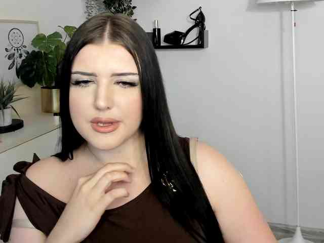Miabrunette22 webcam