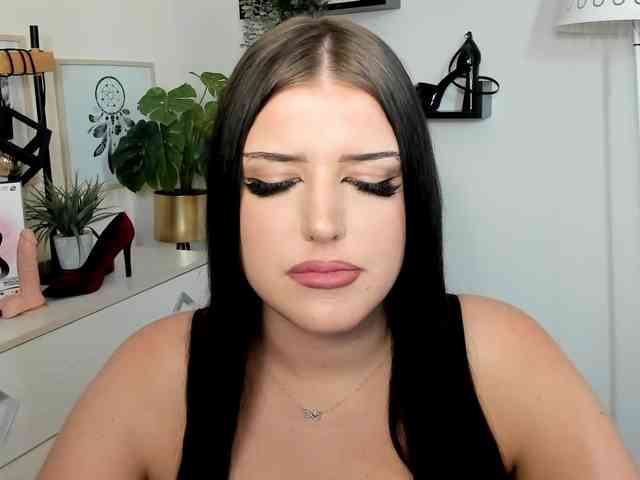 Miabrunette22
