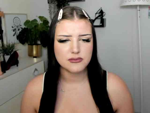 Miabrunette22