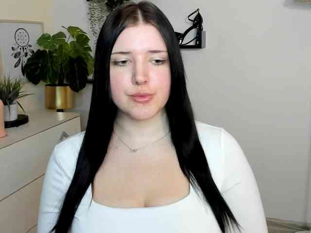 Miabrunette22