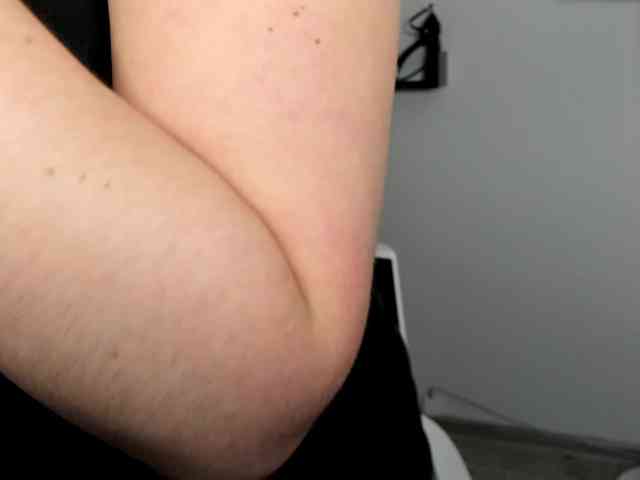 Miabrunette22 webcam