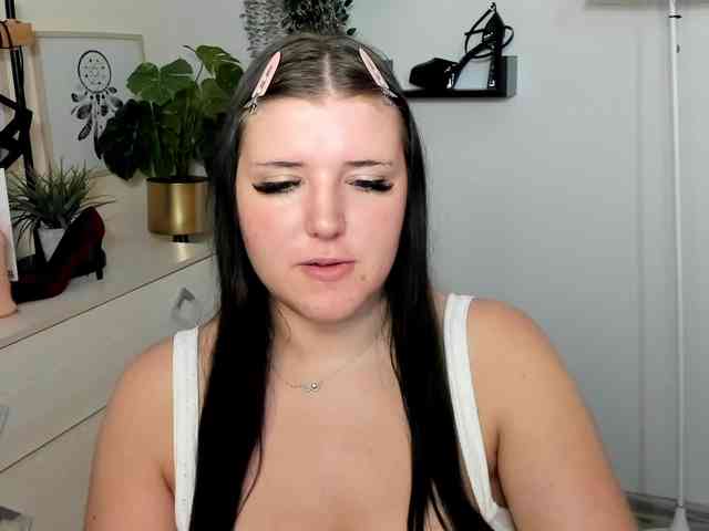 Miabrunette22