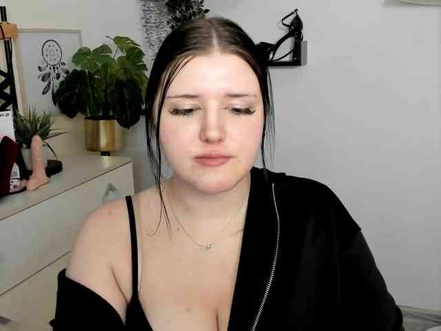 Miabrunette22 webcam