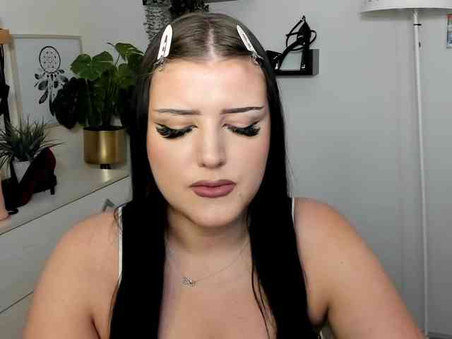 Miabrunette22