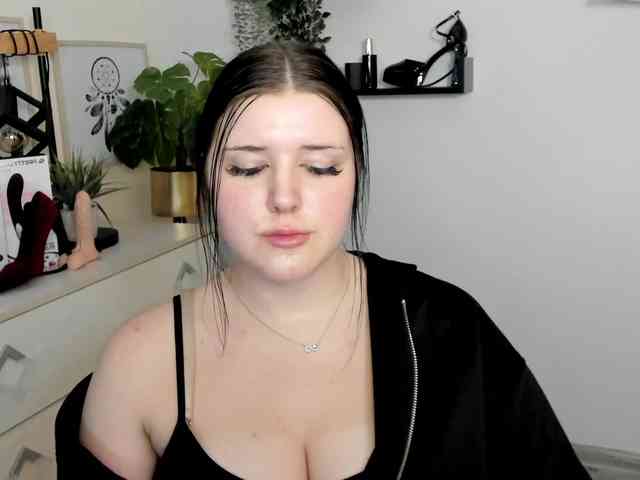 Miabrunette22 webcam