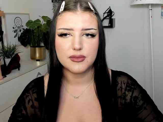 Miabrunette22