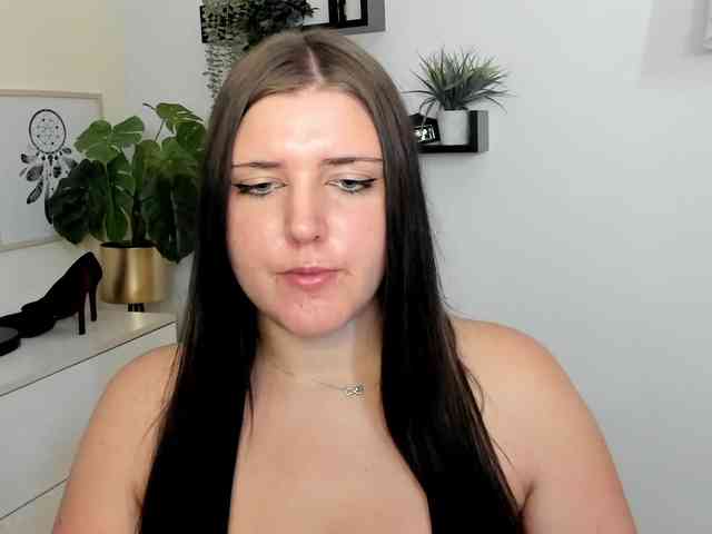 Miabrunette22 webcam