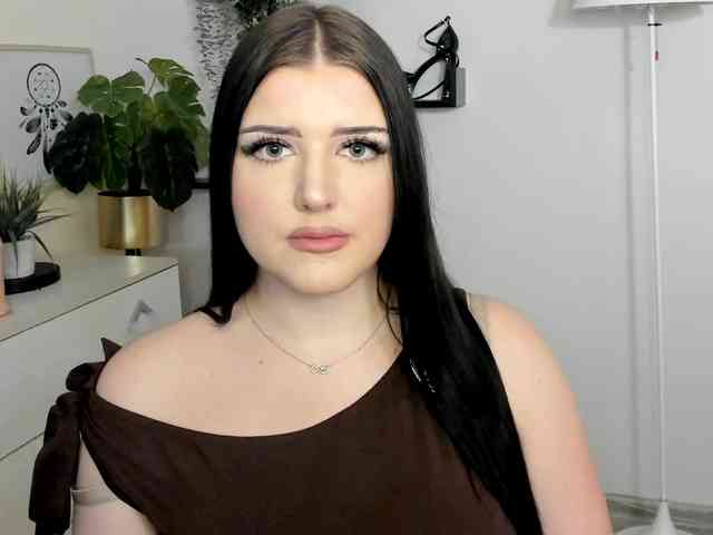 Miabrunette22 webcam