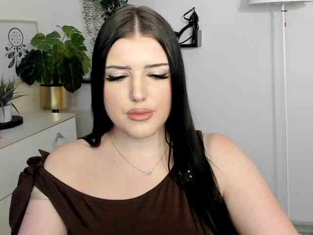 Miabrunette22