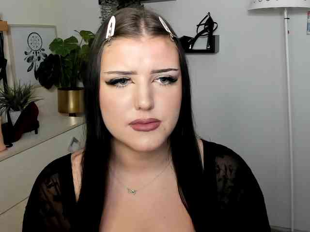 Miabrunette22