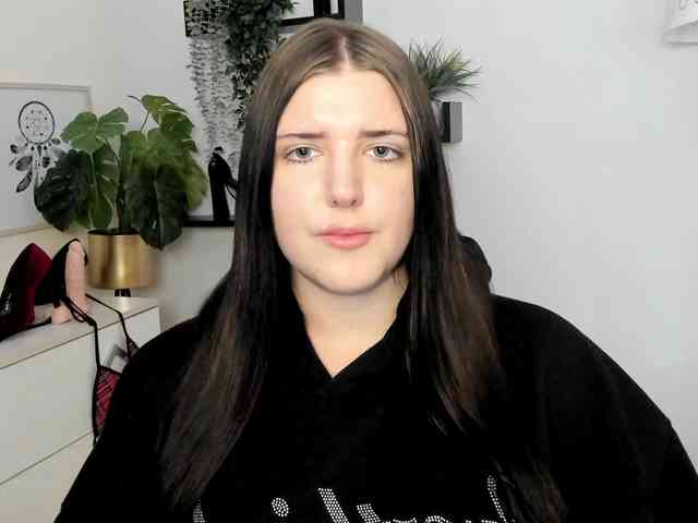 Miabrunette22 webcam