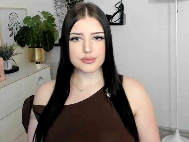 Miabrunette22 webcam