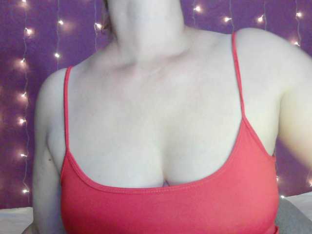 SoftMoon live cam on BongaCams