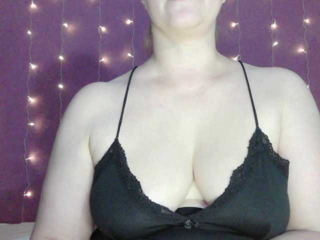 SoftMoon live cam on BongaCams