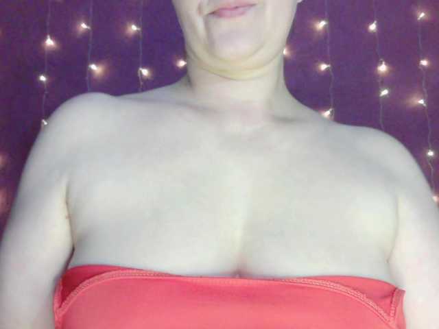 SoftMoon live cam on BongaCams