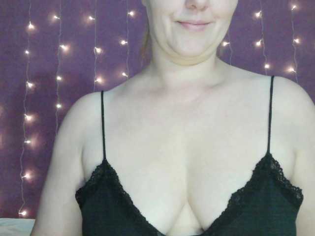 SoftMoon live cam on BongaCams