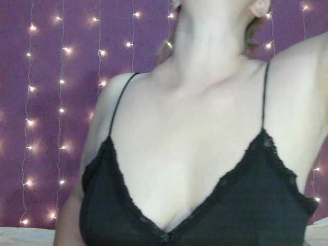 SoftMoon live cam on BongaCams