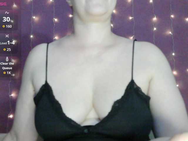 SoftMoon live cam on BongaCams