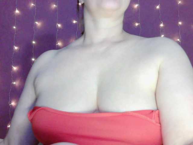 SoftMoon live cam on BongaCams