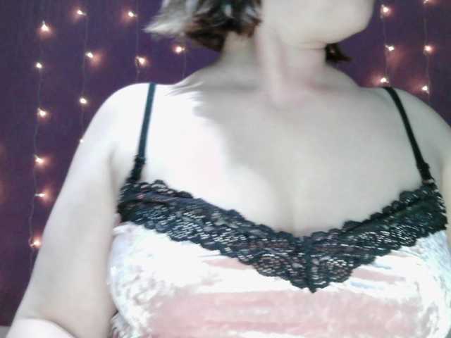SoftMoon's BongaCams show and profile