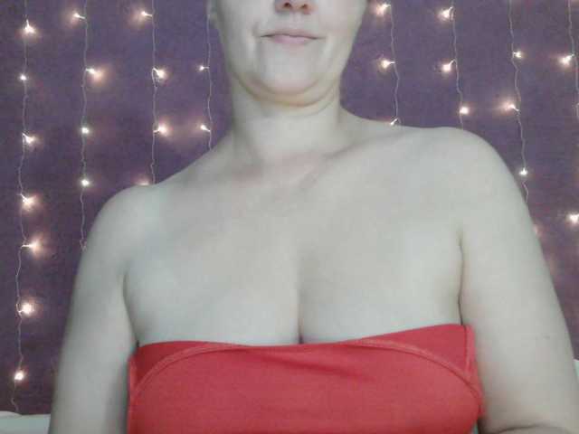 SoftMoon, live now on BongaCams