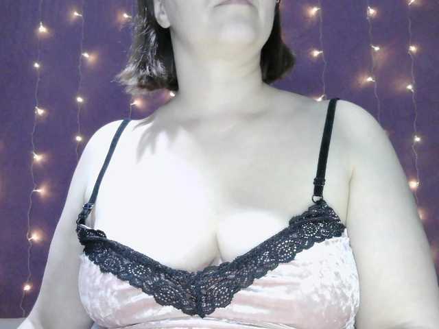 SoftMoon's BongaCams show and profile