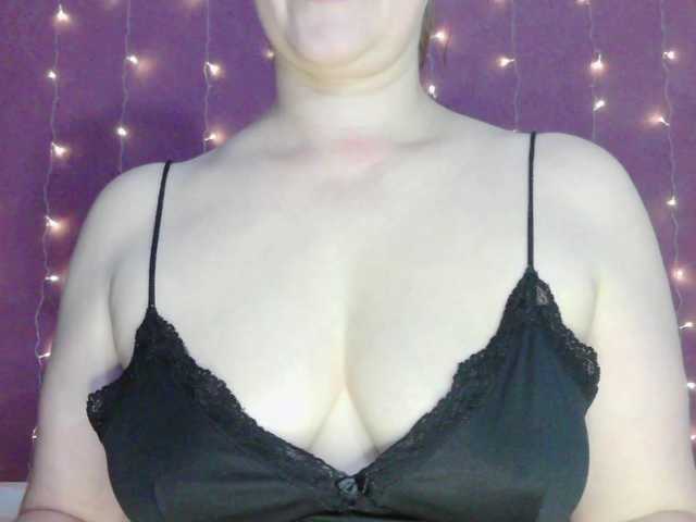 SoftMoon live cam on BongaCams