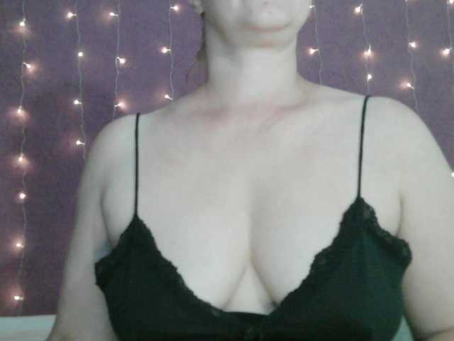 SoftMoon live cam on BongaCams