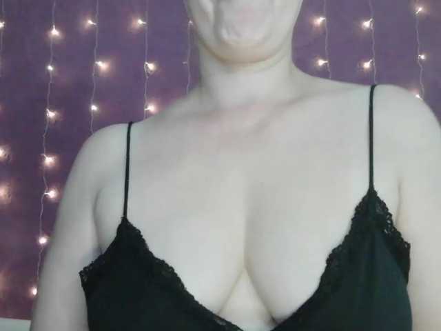 SoftMoon live cam on BongaCams