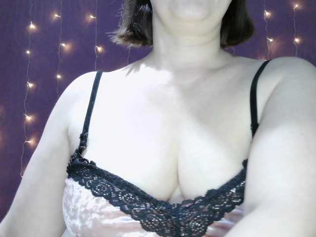 SoftMoon's BongaCams show and profile