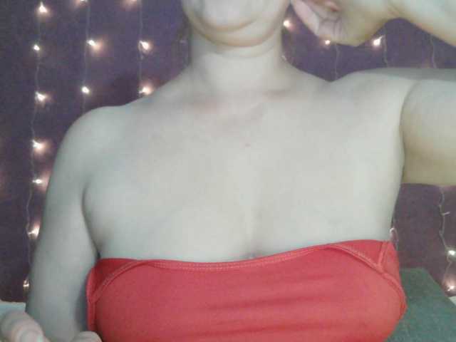 SoftMoon live cam on BongaCams