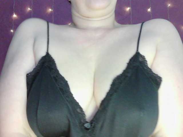 SoftMoon live cam on BongaCams
