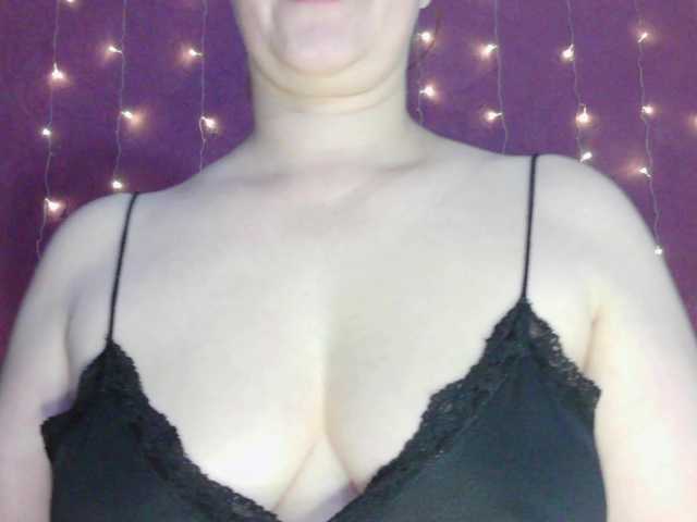 SoftMoon live cam on BongaCams