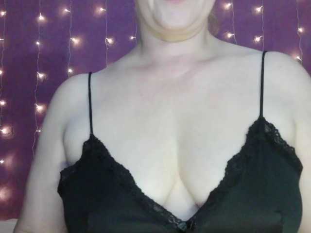 SoftMoon live cam on BongaCams