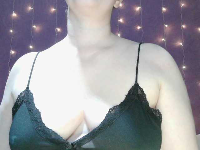 SoftMoon's BongaCams show and profile