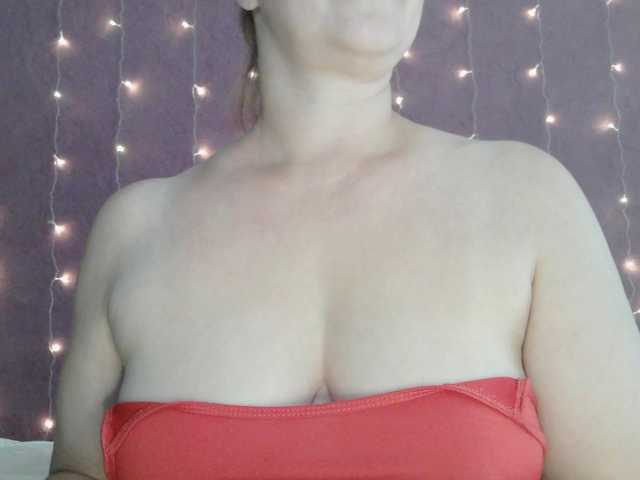 SoftMoon live cam on BongaCams