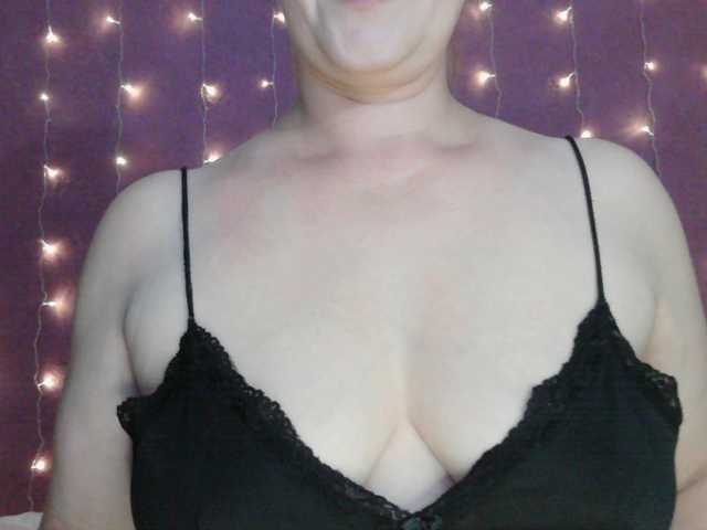 SoftMoon, live now on BongaCams