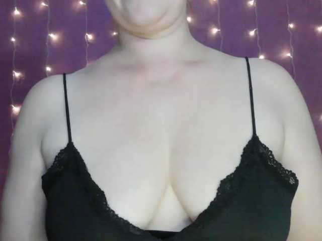 SoftMoon live cam on BongaCams