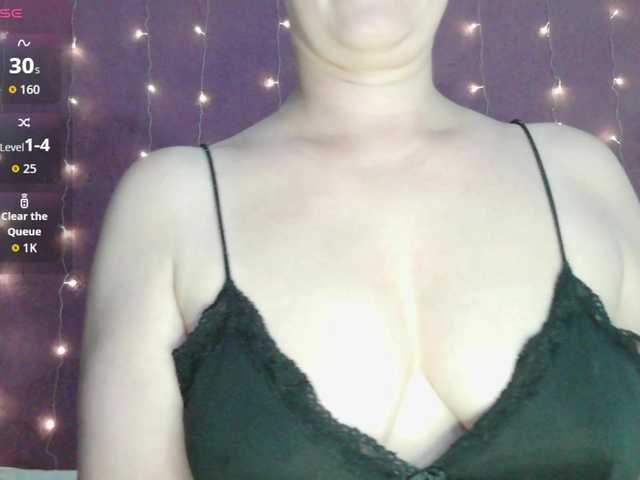 SoftMoon live cam on BongaCams