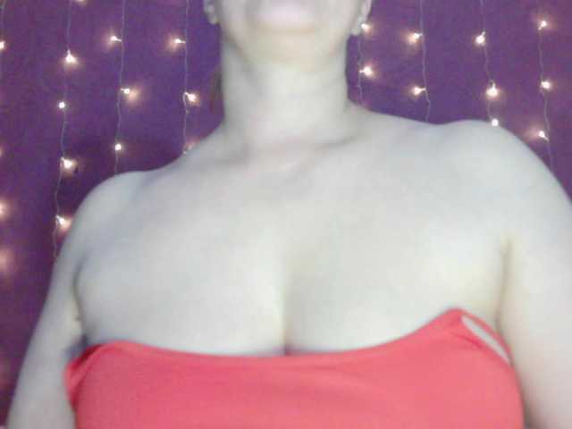 SoftMoon live cam on BongaCams