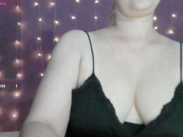 SoftMoon live cam on BongaCams