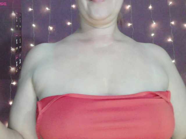 SoftMoon live cam on BongaCams