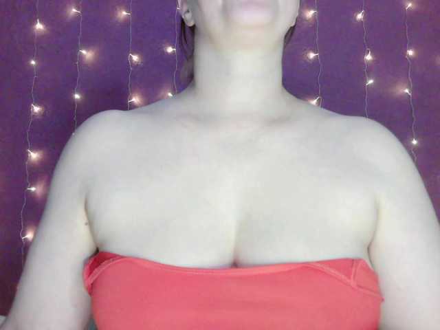 SoftMoon live cam on BongaCams