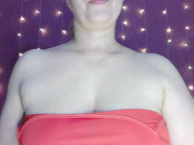 SoftMoon live cam on BongaCams