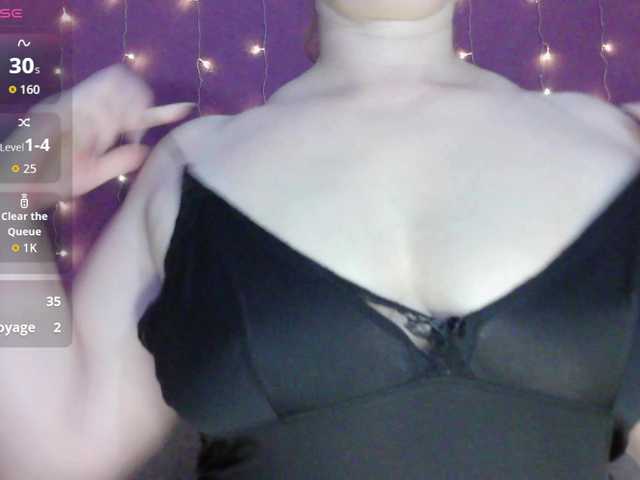 SoftMoon live cam on BongaCams